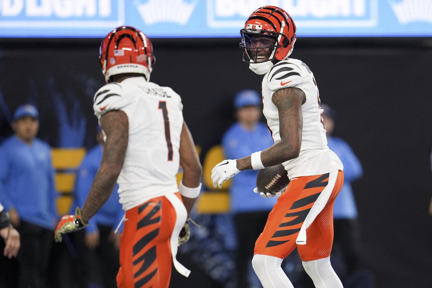 Chargers beat Bengals 34-27 on Dobbins' late TD after squandering 21-point lead | iNFOnews.ca