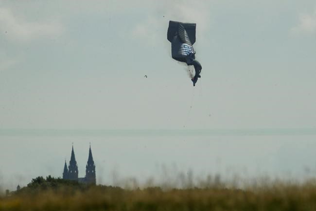 Pilot injured when blimp goes down near US Open in Wisconsin | iNFOnews.ca
