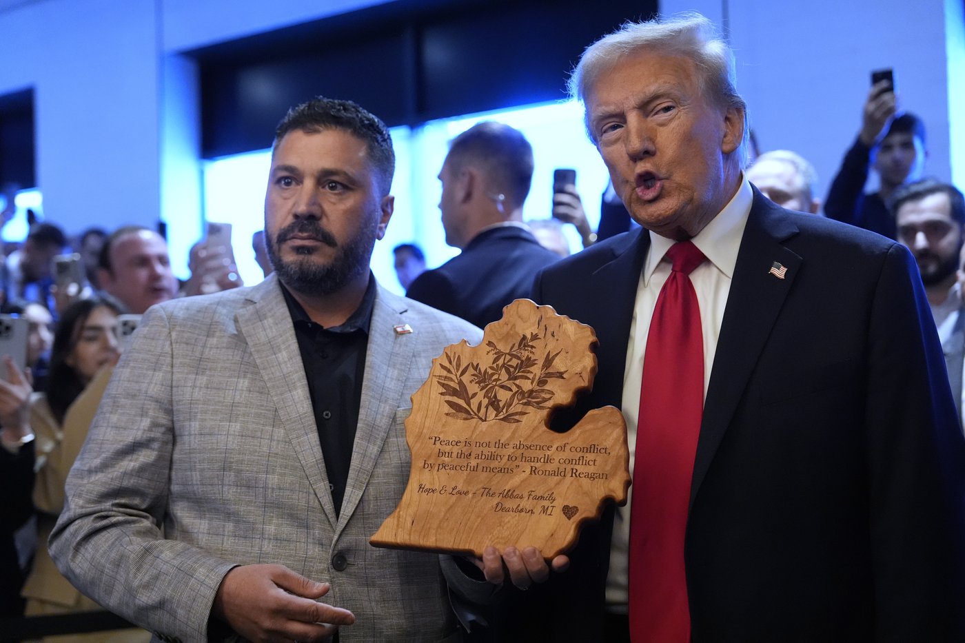 Trump meets with Arab Americans in Dearborn, Michigan, but top community leaders skipped the event | iNFOnews.ca Trump meets with Arab Americans in Dearborn, Michigan, but top community leaders skipped the event | iNFOnews.ca
