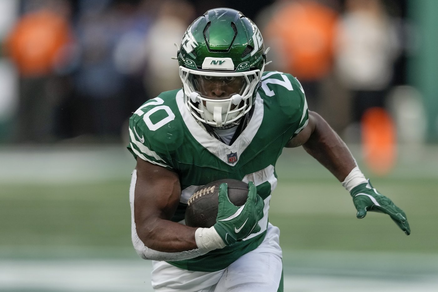 Jets running back Breece Hall dealing with a knee issue, left tackle Tyron Smith could go on IR | iNFOnews.ca