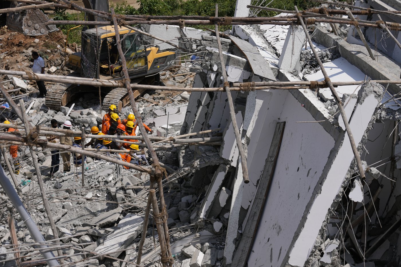 Building collapses during heavy rains in southern India city, killing at least 5 workers | iNFOnews.ca Building collapses during heavy rains in southern India city, killing at least 5 workers | iNFOnews.ca