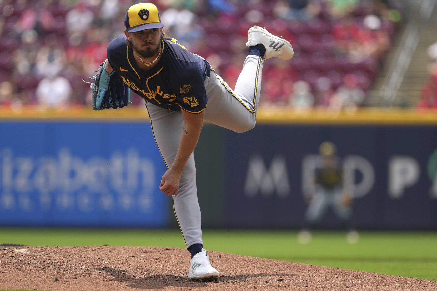 Collins hits 3-run homer, Chourio and Cameron belt 2-run shots as Brewers beat Reds 9-1 | iNFOnews.ca