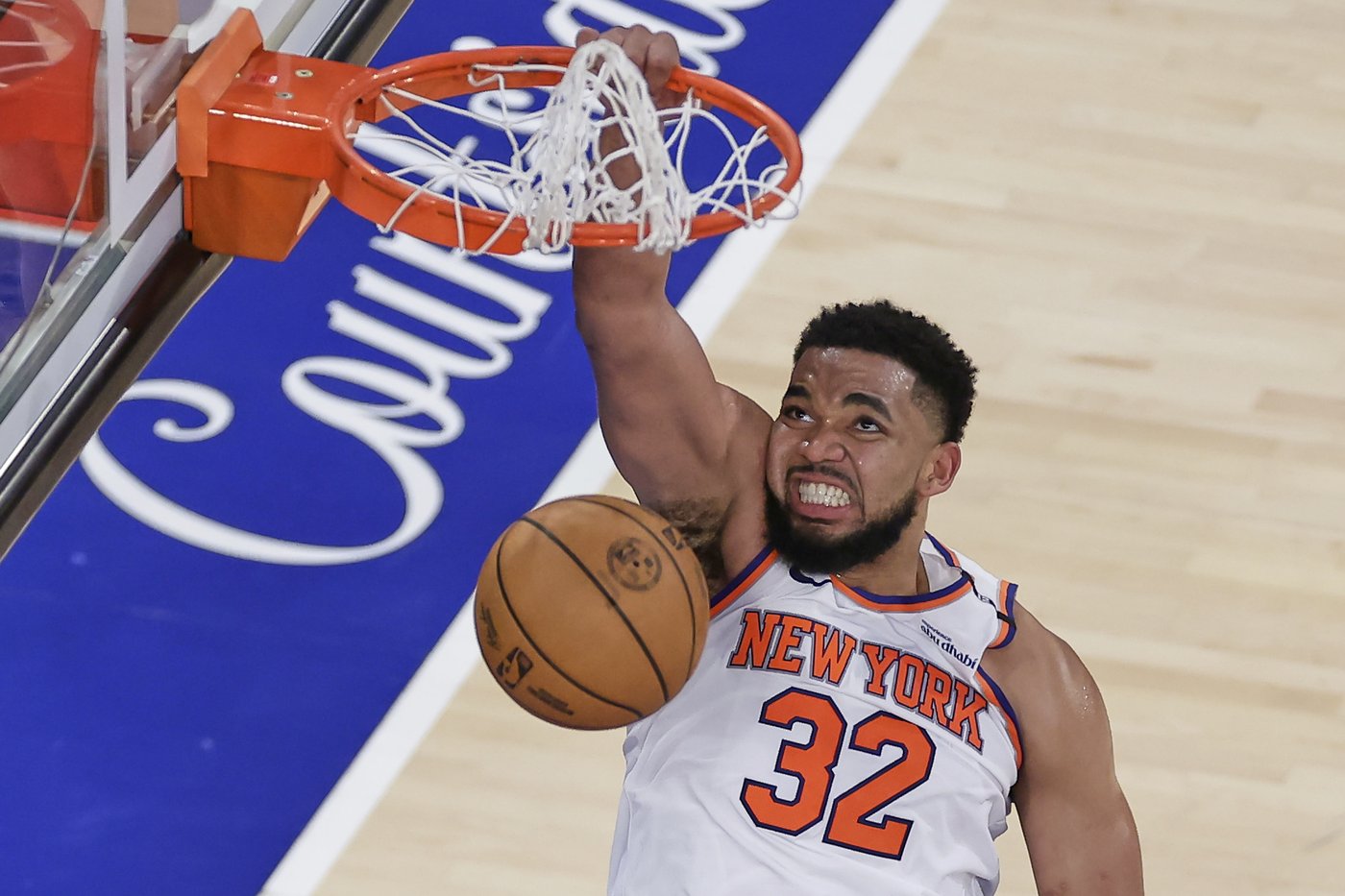 Towns delivers big game on bruised knee as new lineup finally clicks for the Knicks in Game 5 | iNFOnews.ca Towns delivers big game on bruised knee as new lineup finally clicks for the Knicks in Game 5 | iNFOnews.ca