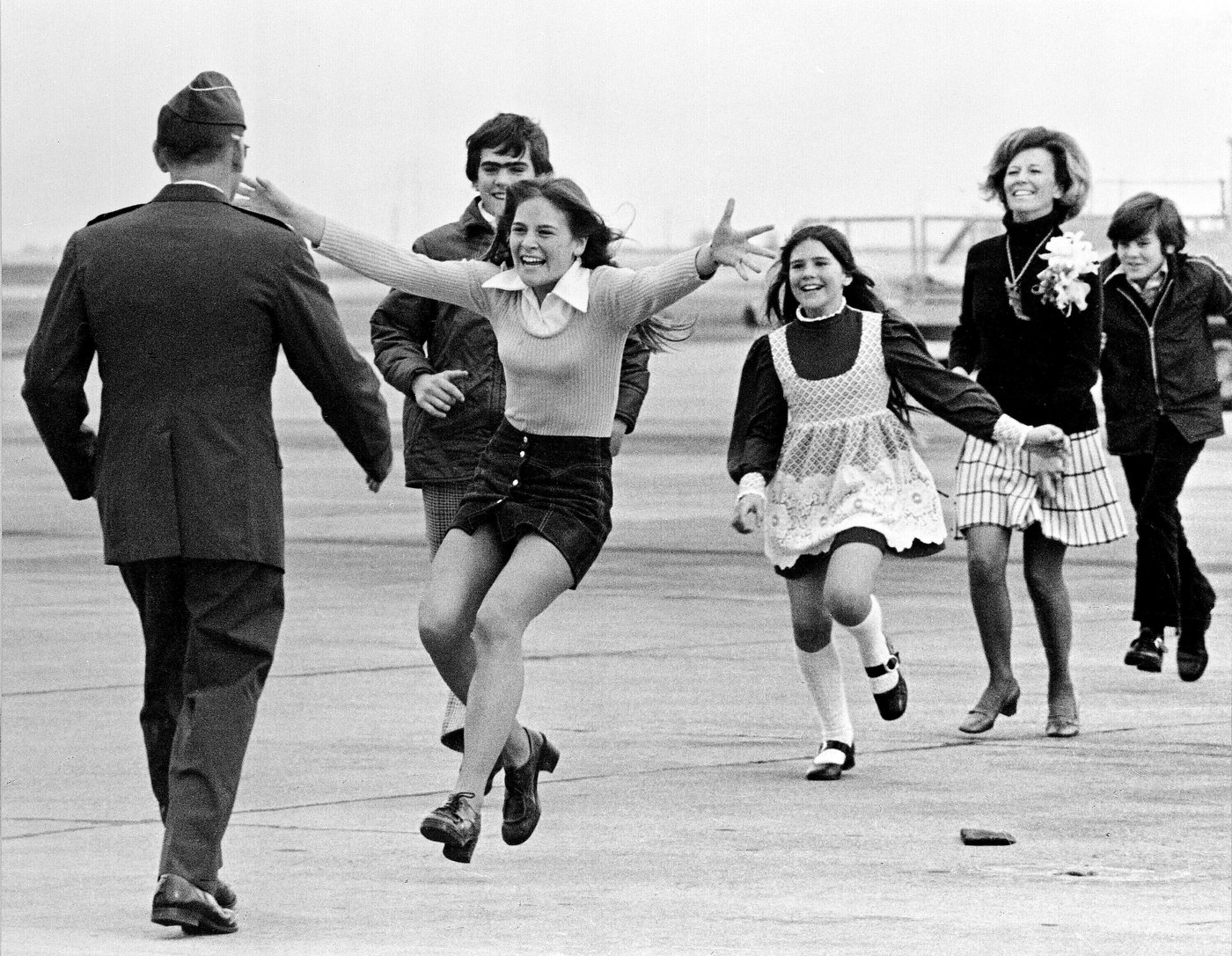 Vietnam War POW Robert Stirm, seen in iconic 'Burst of Joy' photo with family, dies at 92 | iNFOnews.ca Vietnam War POW Robert Stirm, seen in iconic 'Burst of Joy' photo with family, dies at 92 | iNFOnews.ca
