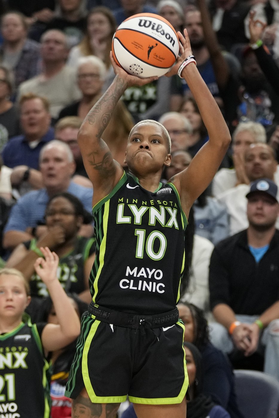Lynx return to finals with 88-77 win over Sun in Game 5 behind Collier's 27 points, 11 rebounds | iNFOnews.ca