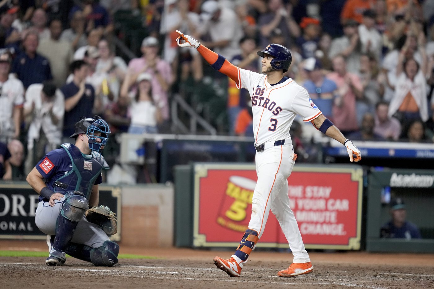 Astros shortstop Jeremy Peña scratched from lineup vs. Mariners with left oblique soreness | iNFOnews.ca