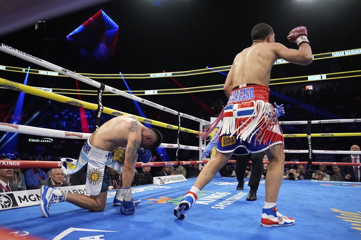 Inoue overcomes early knockdown, dominates Cardenas to remain undefeated with 8th-round TKO | iNFOnews.ca Inoue overcomes early knockdown, dominates Cardenas to remain undefeated with 8th-round TKO | iNFOnews.ca