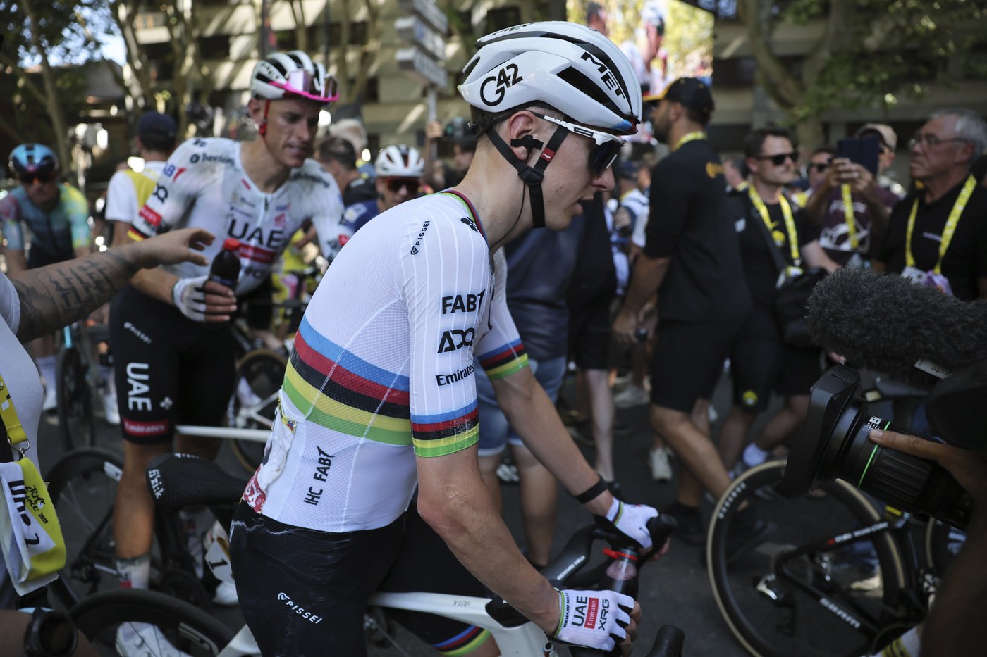 Pogačar crashes as Abrahamsen wins Stage 11 of Tour de France after 155-kilometer breakaway | iNFOnews.ca Pogačar crashes as Abrahamsen wins Stage 11 of Tour de France after 155-kilometer breakaway | iNFOnews.ca