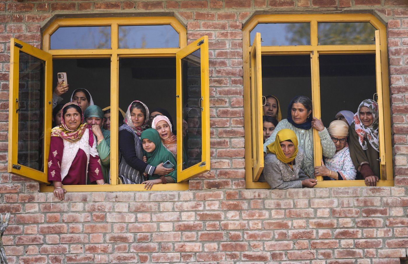 Gunmen kill 7 people working on a strategic tunnel project in Indian-controlled Kashmir | iNFOnews.ca Gunmen kill 7 people working on a strategic tunnel project in Indian-controlled Kashmir | iNFOnews.ca