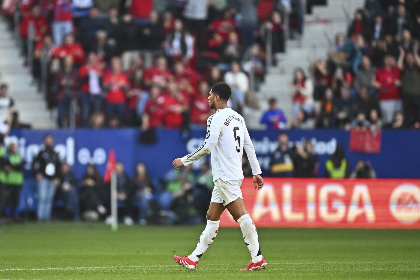 Real Madrid's Bellingham shown red card after using English expletive to protest referee | iNFOnews.ca Real Madrid's Bellingham shown red card after using English expletive to protest referee | iNFOnews.ca