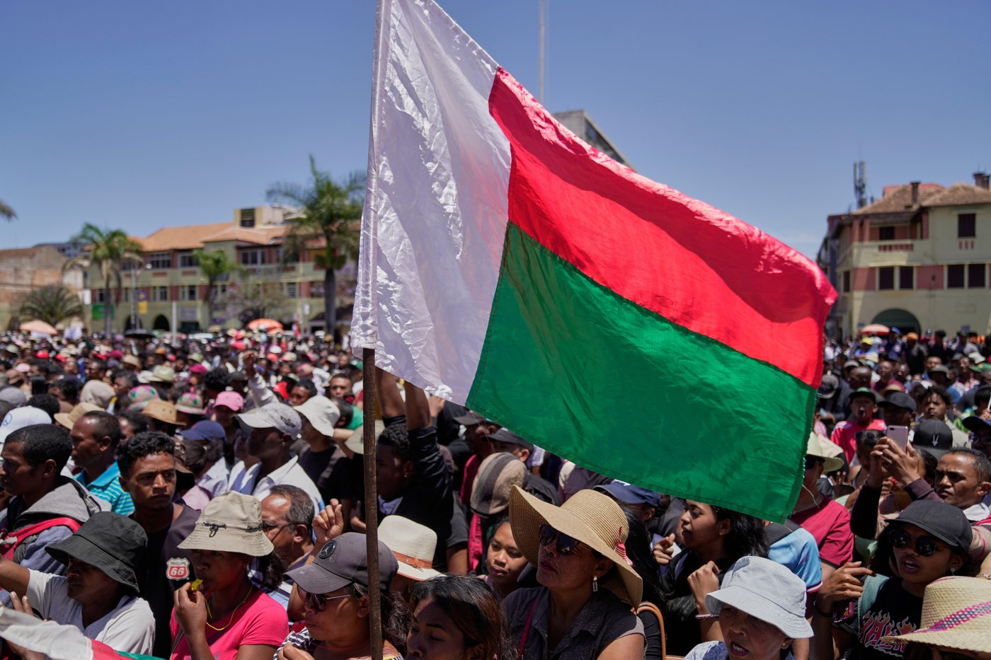 Photos of a colonel announcing military takeover in Madagascar after president flees | iNFOnews.ca