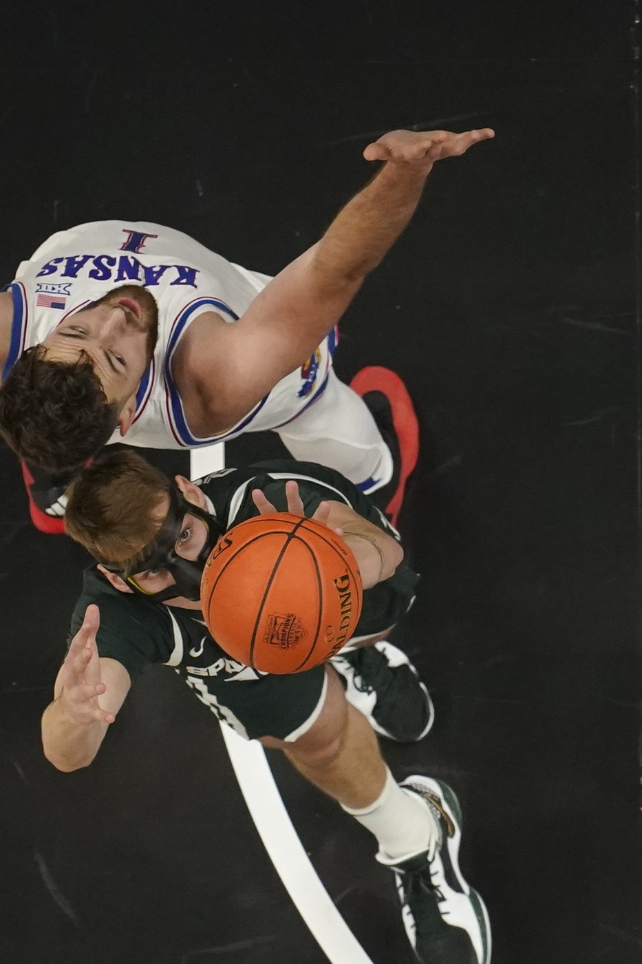 Bill Self becomes winningest coach in Kansas history, Jayhawks beat Michigan State 77-69 | iNFOnews.ca