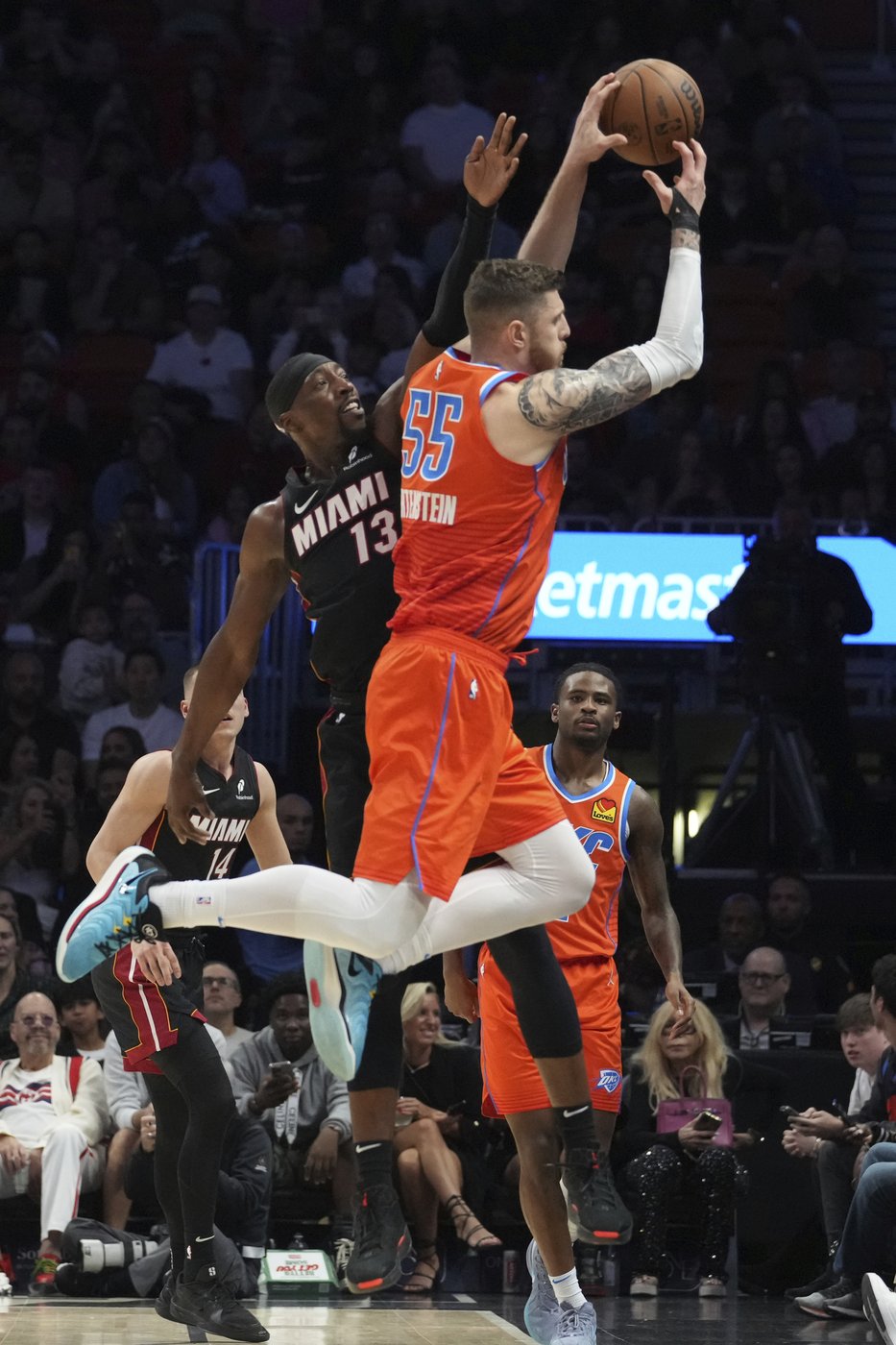 Jalen Williams scores 33 points, Thunder remain red-hot by topping Heat 104-97 | iNFOnews.ca