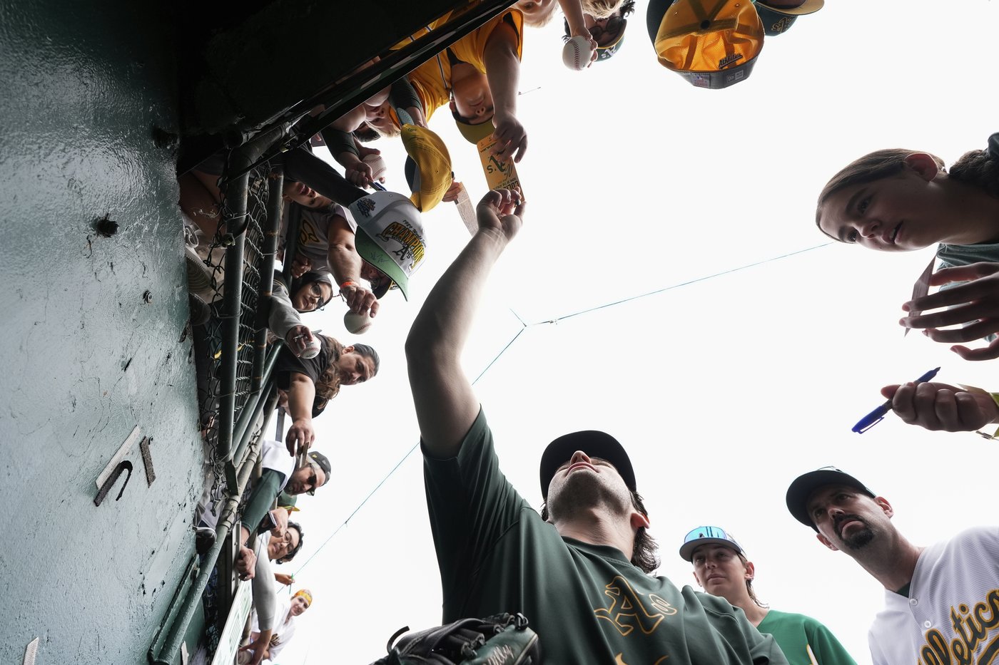 Athletics bid emotional farewell to Oakland Coliseum that they called home since 1968 | iNFOnews.ca