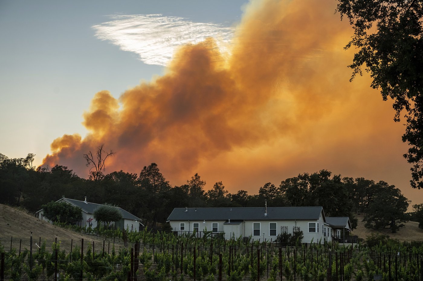 Wildfires threaten homes in Oregon and California, prompting hundreds of evacuations | iNFOnews.ca Wildfires threaten homes in Oregon and California, prompting hundreds of evacuations | iNFOnews.ca