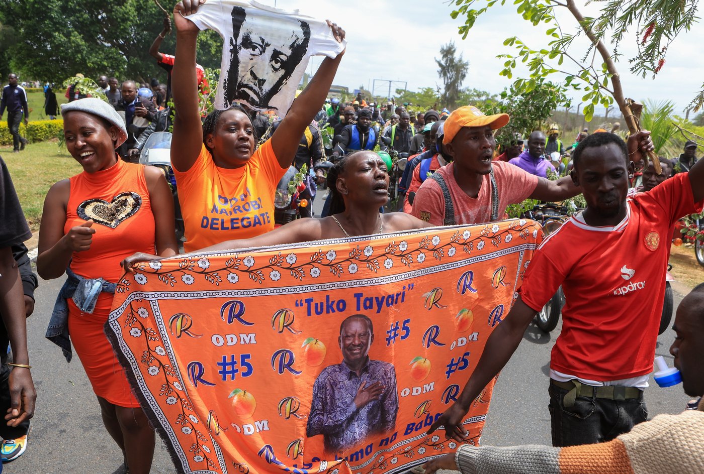 Kenya police fire at mourners and 2 die as violence erupts at viewing of body of ex-Premier Odinga | iNFOnews.ca Kenya police fire at mourners and 2 die as violence erupts at viewing of body of ex-Premier Odinga | iNFOnews.ca