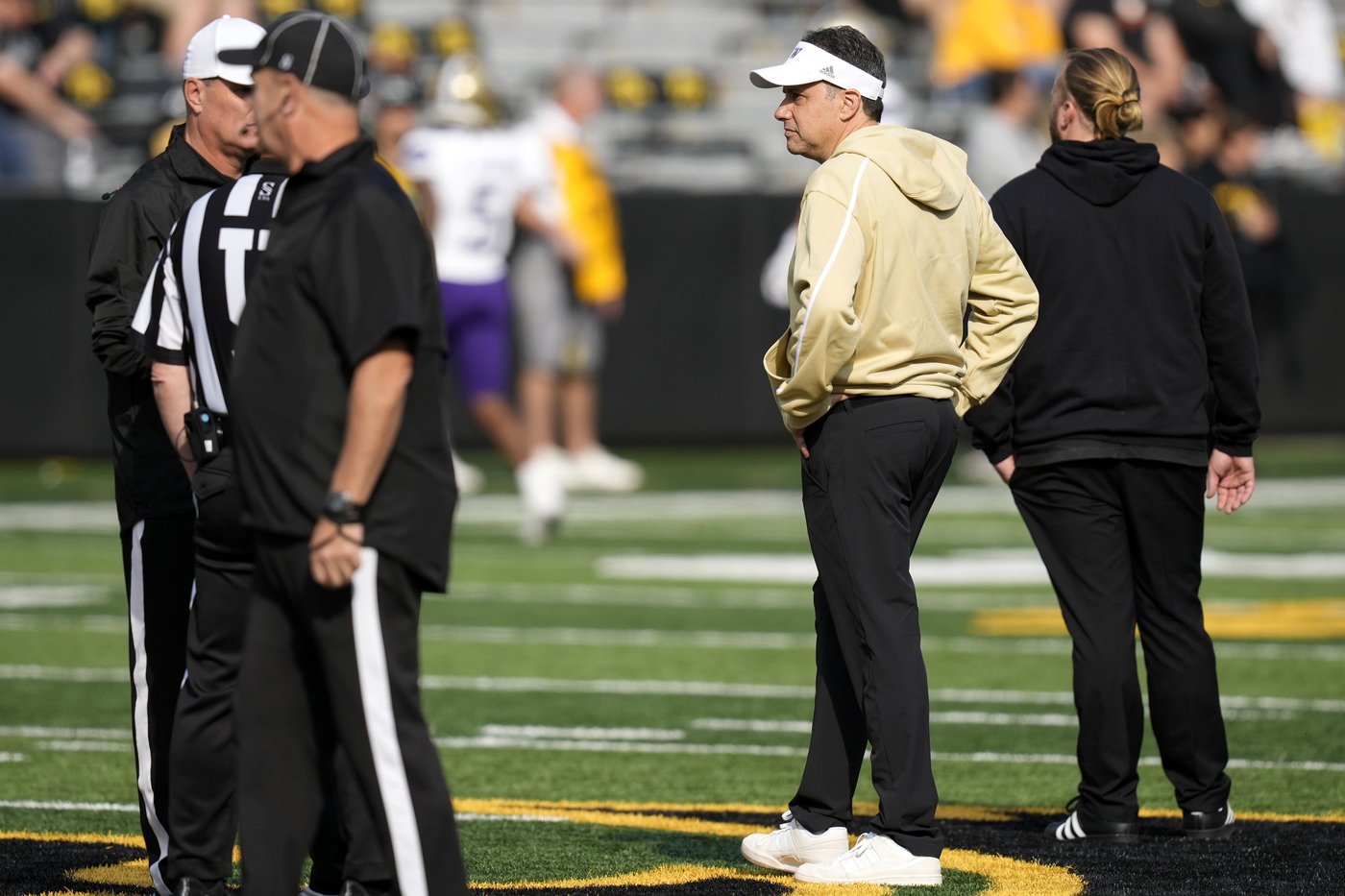 The Ducks are flying high, but the other former Pac-12 teams are off to a rocky Big Ten start | iNFOnews.ca