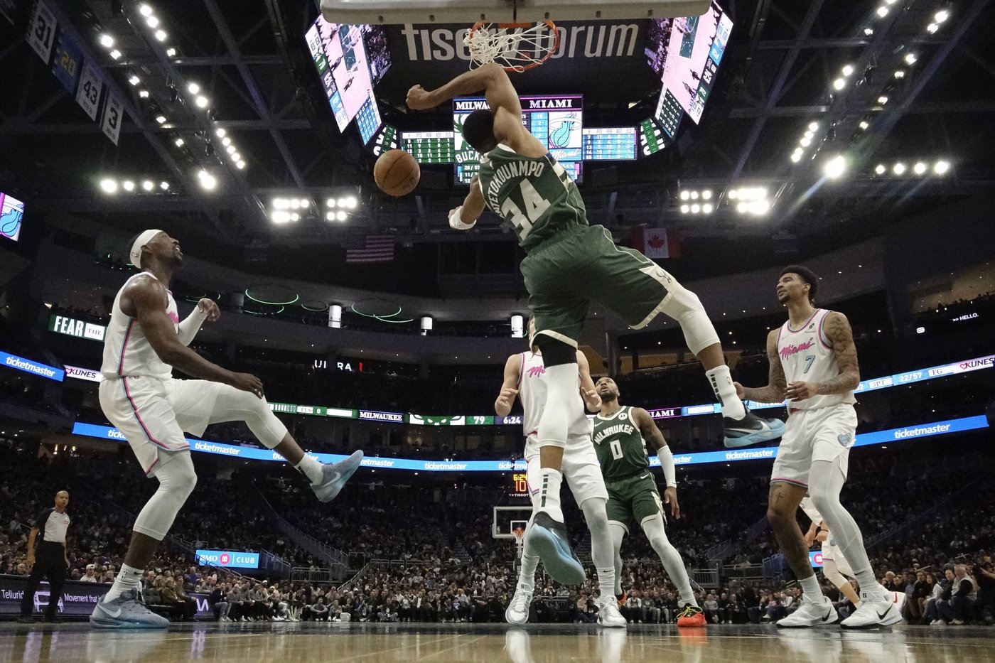 Lillard, Bucks overcome travel issues to trounce Heat 125-96 for 5th straight win | iNFOnews.ca Lillard, Bucks overcome travel issues to trounce Heat 125-96 for 5th straight win | iNFOnews.ca
