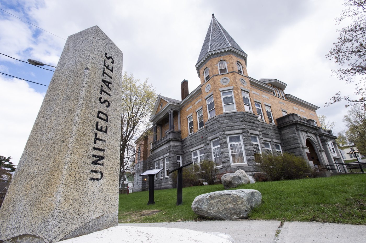 Quebec town says U.S. is limiting Canadian access to border-straddling library | iNFOnews.ca Quebec town says U.S. is limiting Canadian access to border-straddling library | iNFOnews.ca