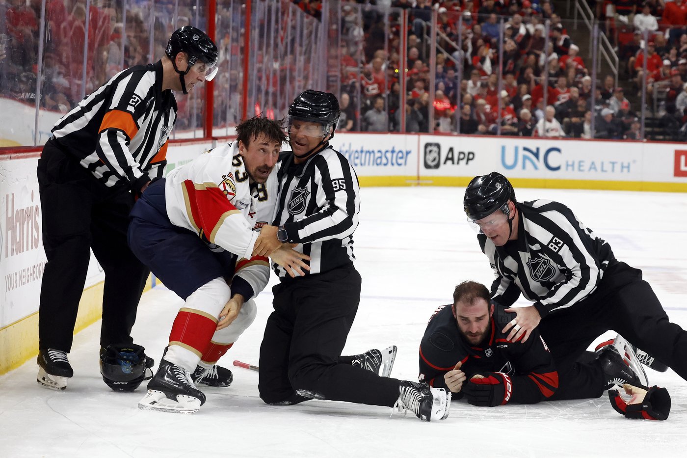 Reigning Stanley Cup champ Florida Panthers beat Carolina Hurricanes 5-2 in Eastern final opener | iNFOnews.ca Reigning Stanley Cup champ Florida Panthers beat Carolina Hurricanes 5-2 in Eastern final opener | iNFOnews.ca