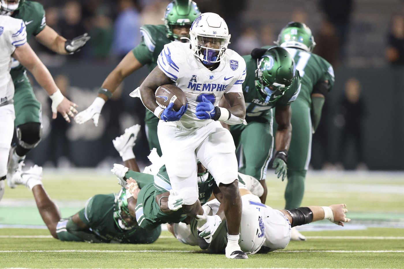 Desrosiers scores 3 TDs as Memphis tops No. 18 Tulane 34-24 to end the Green Wave's faint CFP hopes | iNFOnews.ca Desrosiers scores 3 TDs as Memphis tops No. 18 Tulane 34-24 to end the Green Wave's faint CFP hopes | iNFOnews.ca