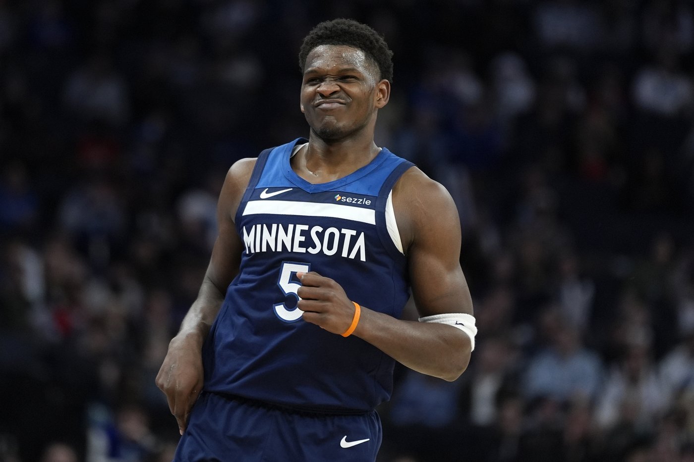 Edwards scores 49 to lead Wolves over short-handed Bulls 127-108 | iNFOnews.ca