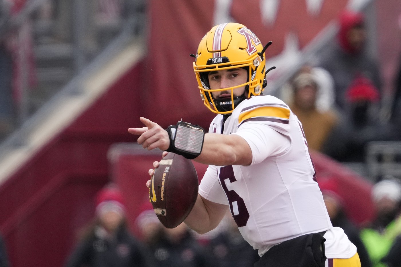 Brosmer's three touchdowns lead Minnesota to road win against Wisconsin | iNFOnews.ca Brosmer's three touchdowns lead Minnesota to road win against Wisconsin | iNFOnews.ca