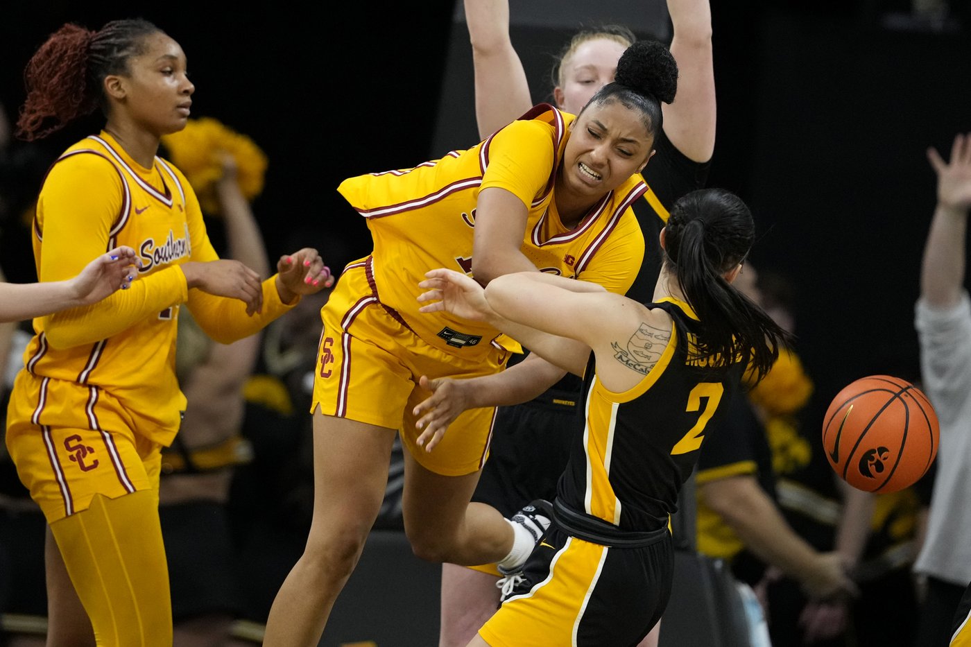 Busy week ahead with top matchups in women's college basketball including UCLA-USC | iNFOnews.ca