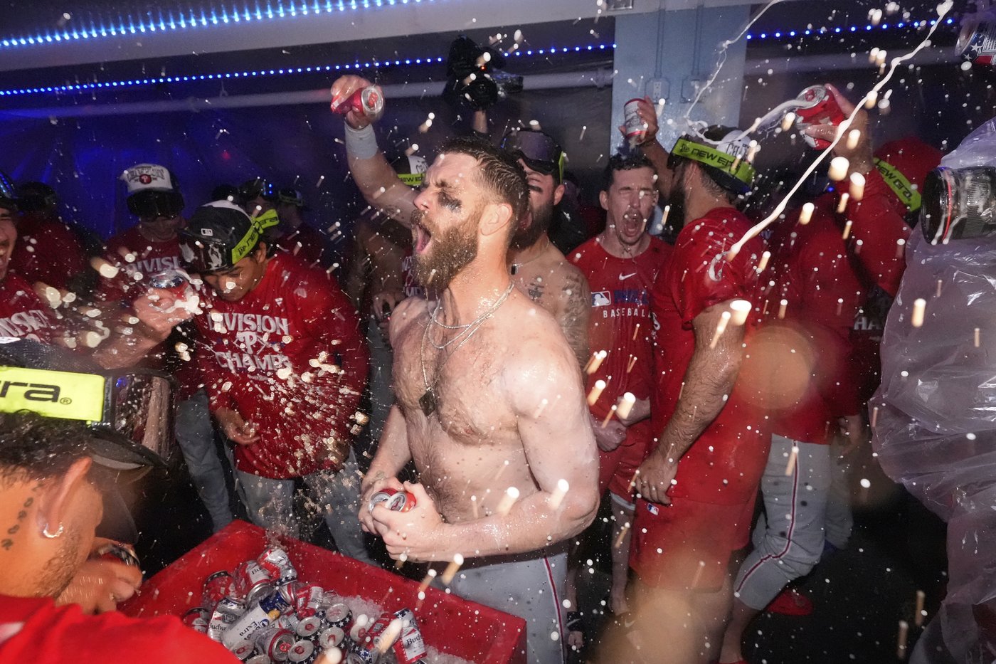 Phillies clinch 2nd straight NL East title with 6-5 win over Dodgers in 10 innings | iNFOnews.ca