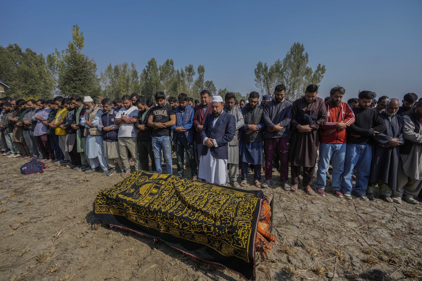 Gunmen kill 7 people working on a strategic tunnel project in Indian-controlled Kashmir | iNFOnews.ca Gunmen kill 7 people working on a strategic tunnel project in Indian-controlled Kashmir | iNFOnews.ca