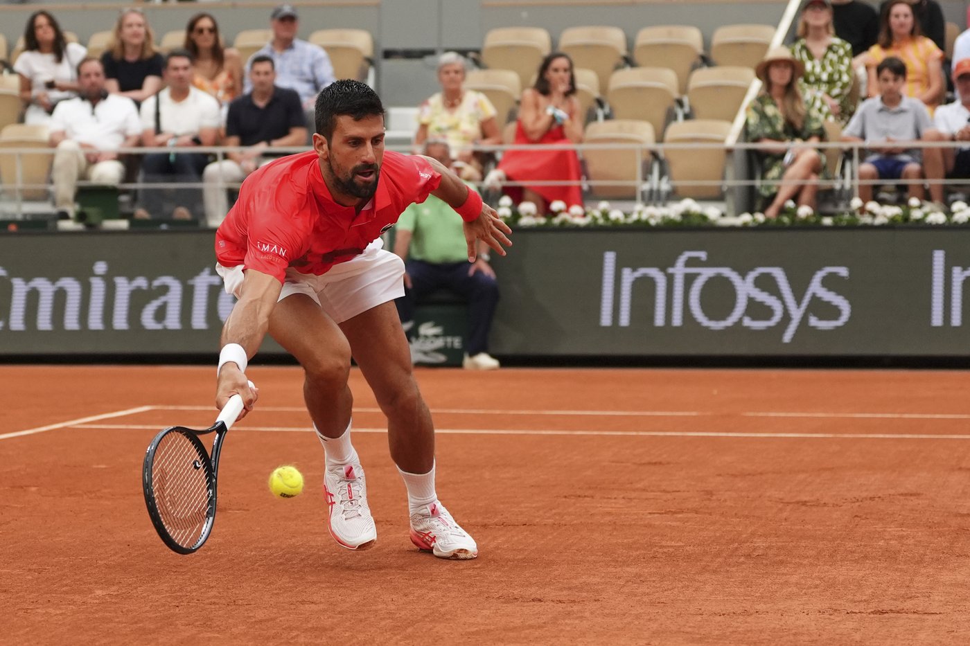 French Open: Novak Djokovic wins easily in a match filled with Champions League celebrations | iNFOnews.ca French Open: Novak Djokovic wins easily in a match filled with Champions League celebrations | iNFOnews.ca