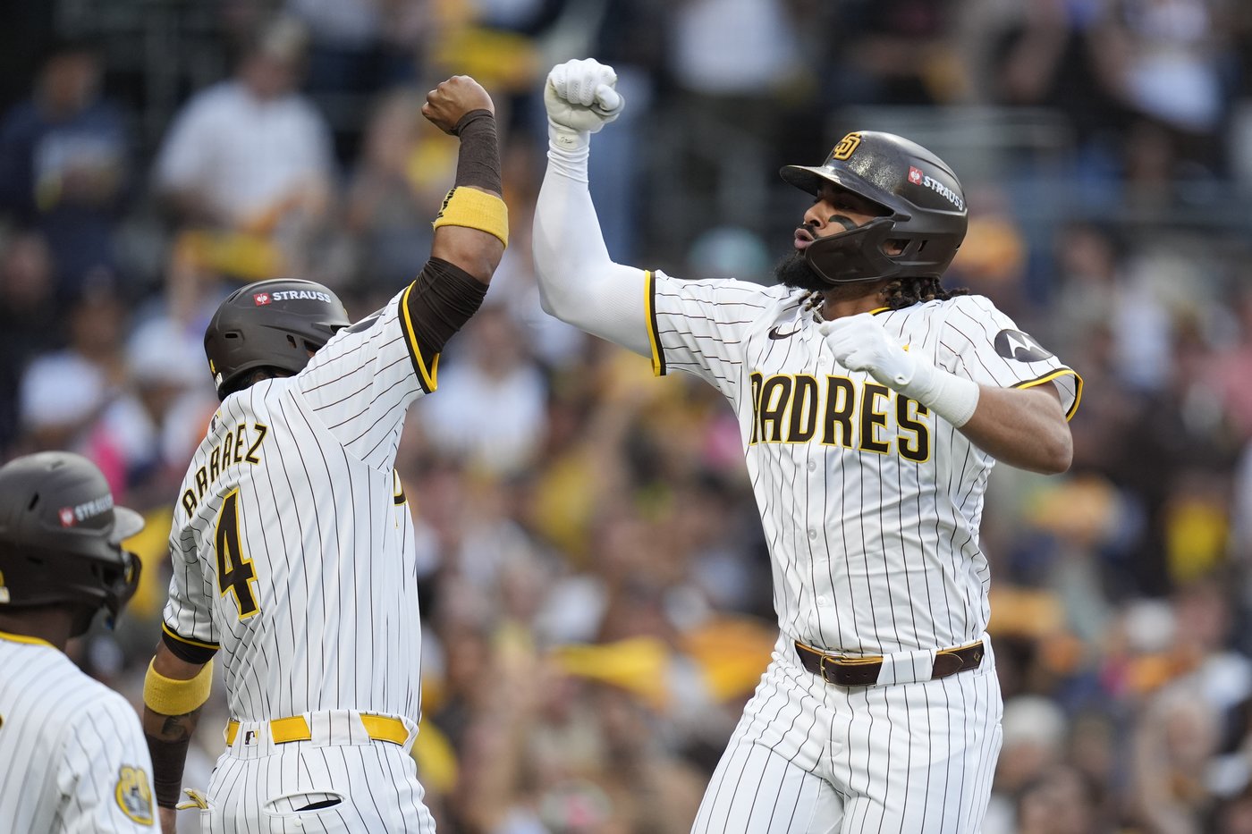 Tatis hits 2-run homer, King strikes out 12 as the Padres beat the Braves 4-0 in playoff opener | iNFOnews.ca