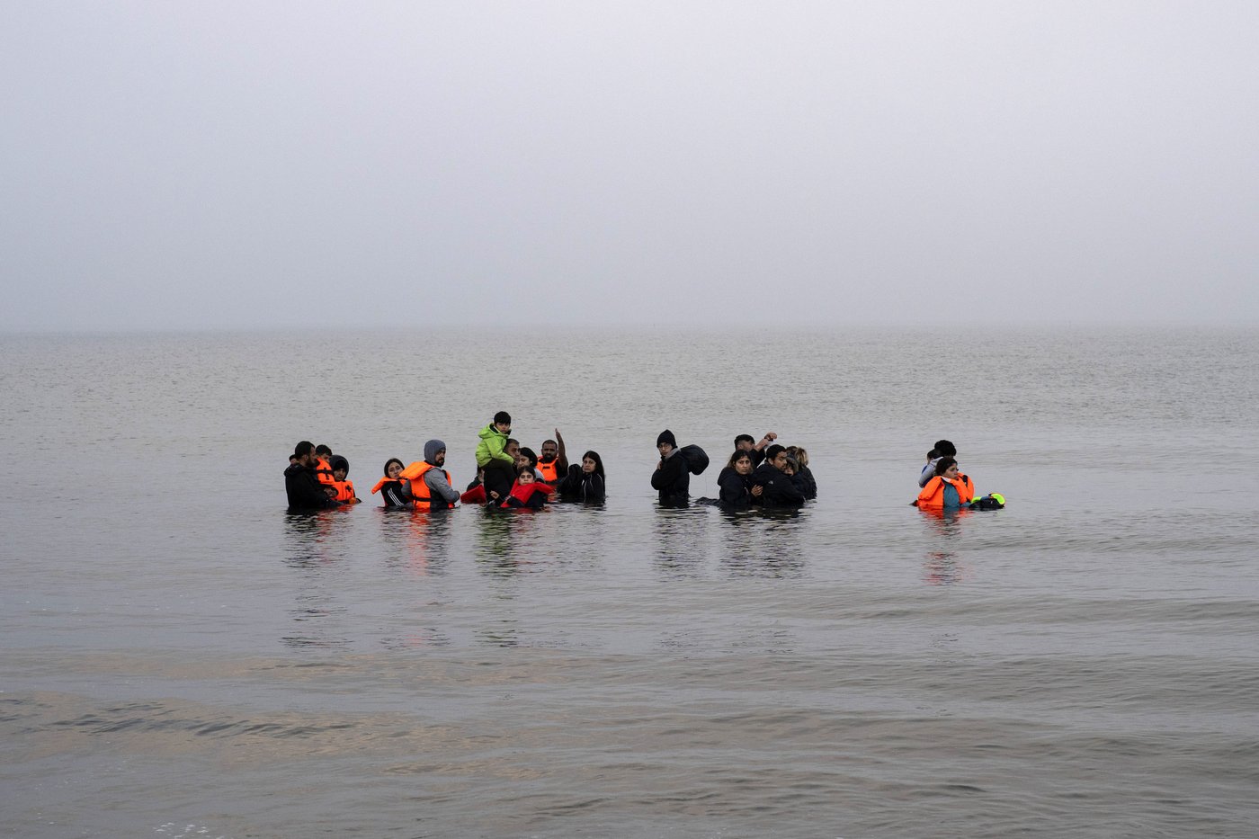 2 migrants have died in as many days in attempted sea crossings from France to the UK | iNFOnews.ca