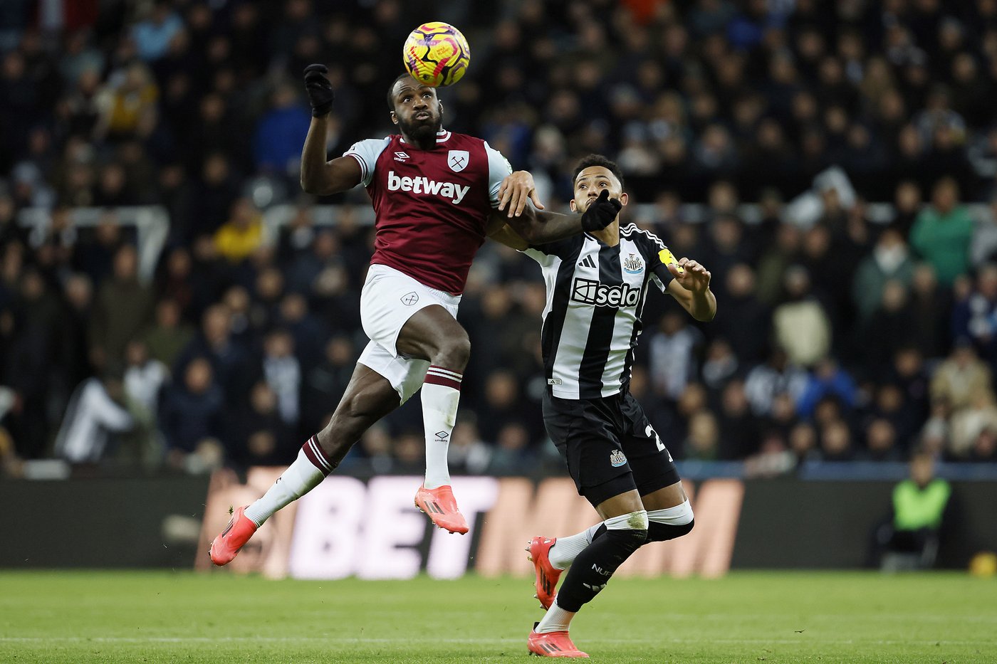 West Ham surprise Newcastle with 2-0 away win | iNFOnews.ca