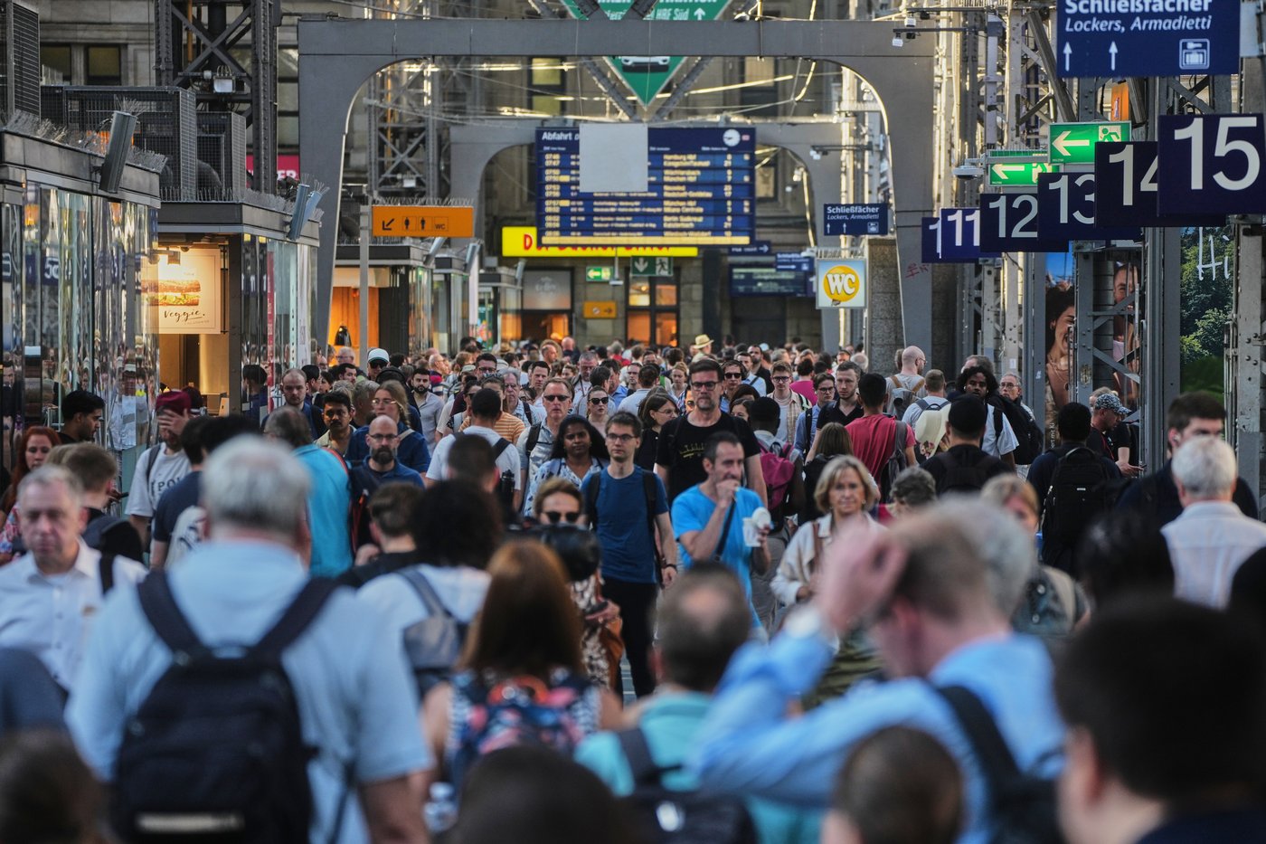 German railway says outage that halted all trains was caused by scheduled work | iNwheels German railway says outage that halted all trains was caused by scheduled work | iNwheels