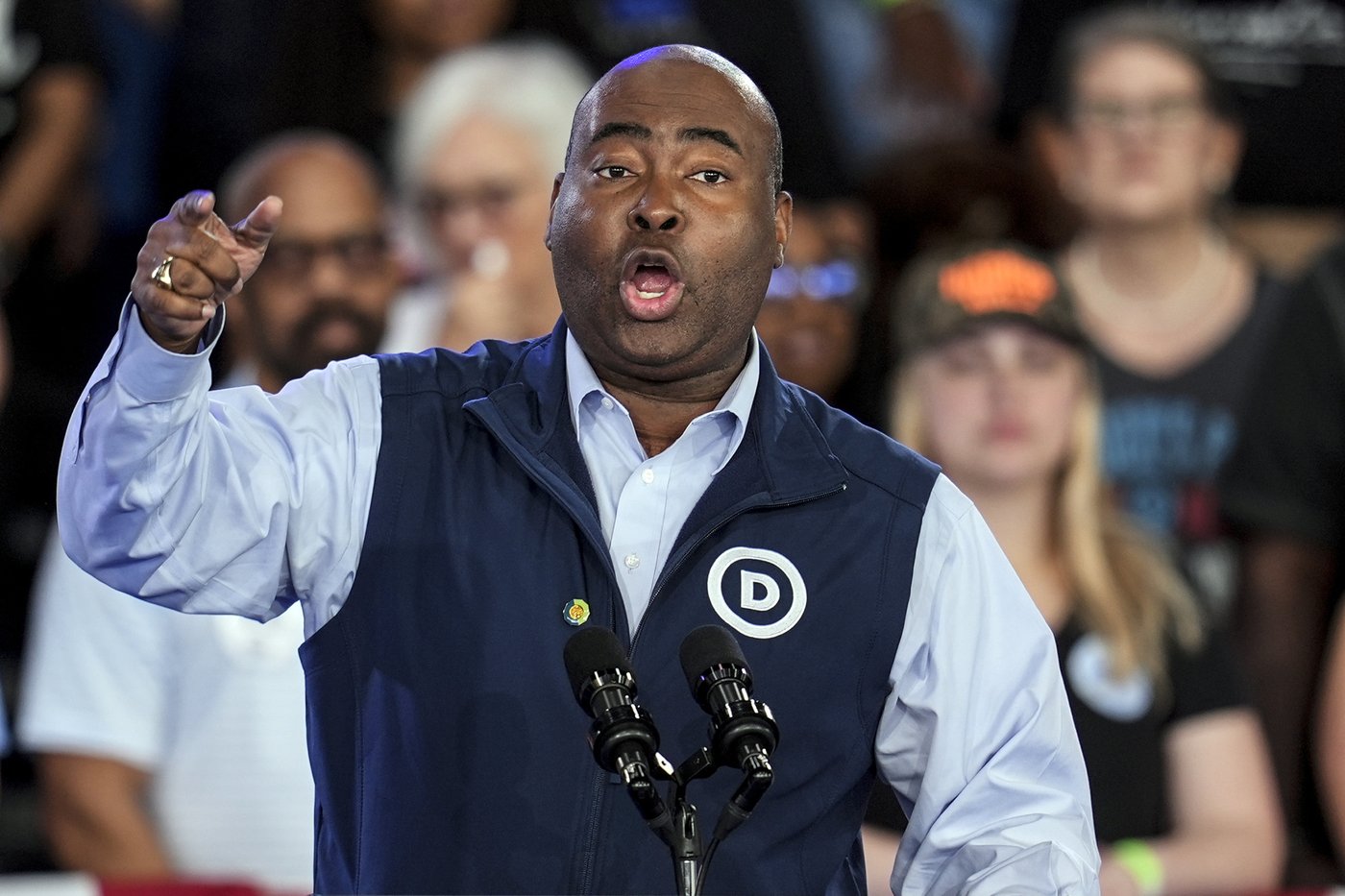 The DNC's outgoing chair says Democrats should have stuck with Joe Biden in 2024 | iNFOnews.ca