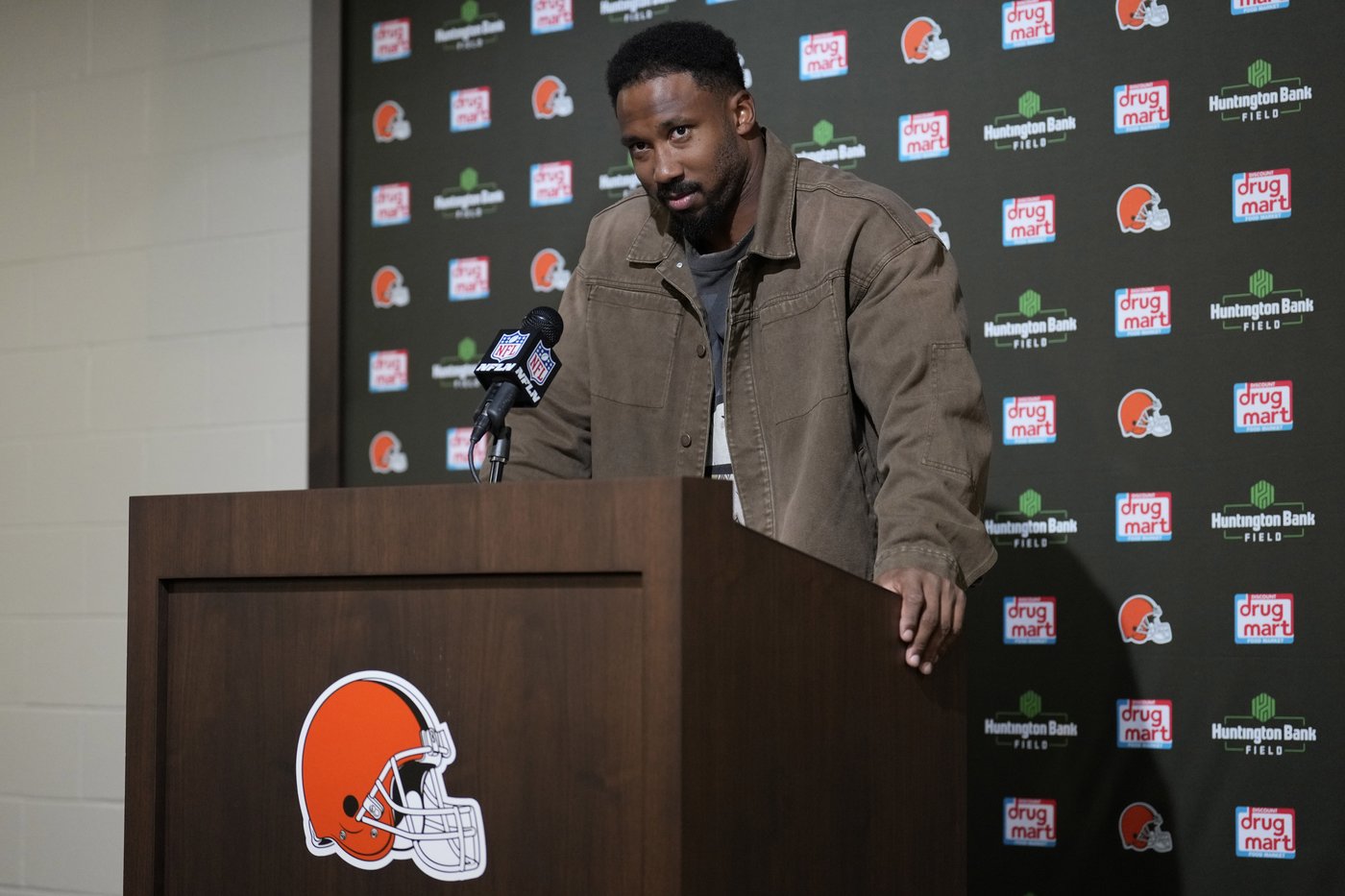 Browns All-Pro DE Myles Garrett listed as 'day to day' with injuries after undergoing MRI on feet | iNFOnews.ca