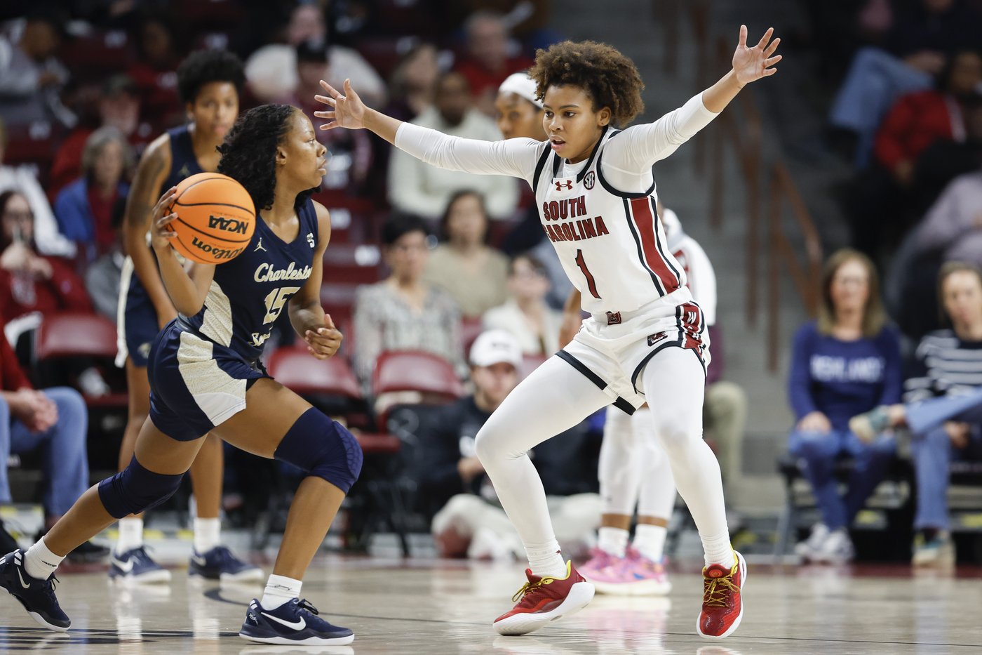 Edwards scores 20 as No. 2 South Carolina wins 64th straight at home, 82-46 over Charleston Southern | iNFOnews.ca