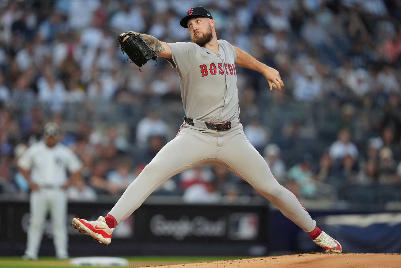 Crochet pitches like an ace from bygone days and lifts Red Sox over Yankees 3-1 in playoff opener | iNFOnews.ca