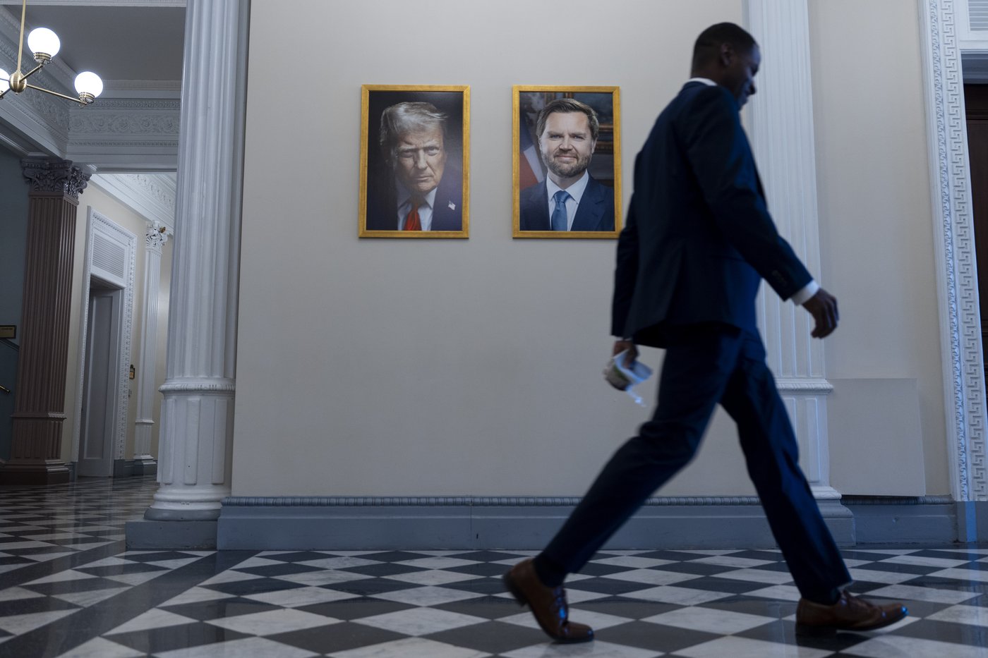 The Latest: Ex-Homeland Security official fights back against Trump’s investigation order | iNFOnews.ca The Latest: Ex-Homeland Security official fights back against Trump’s investigation order | iNFOnews.ca