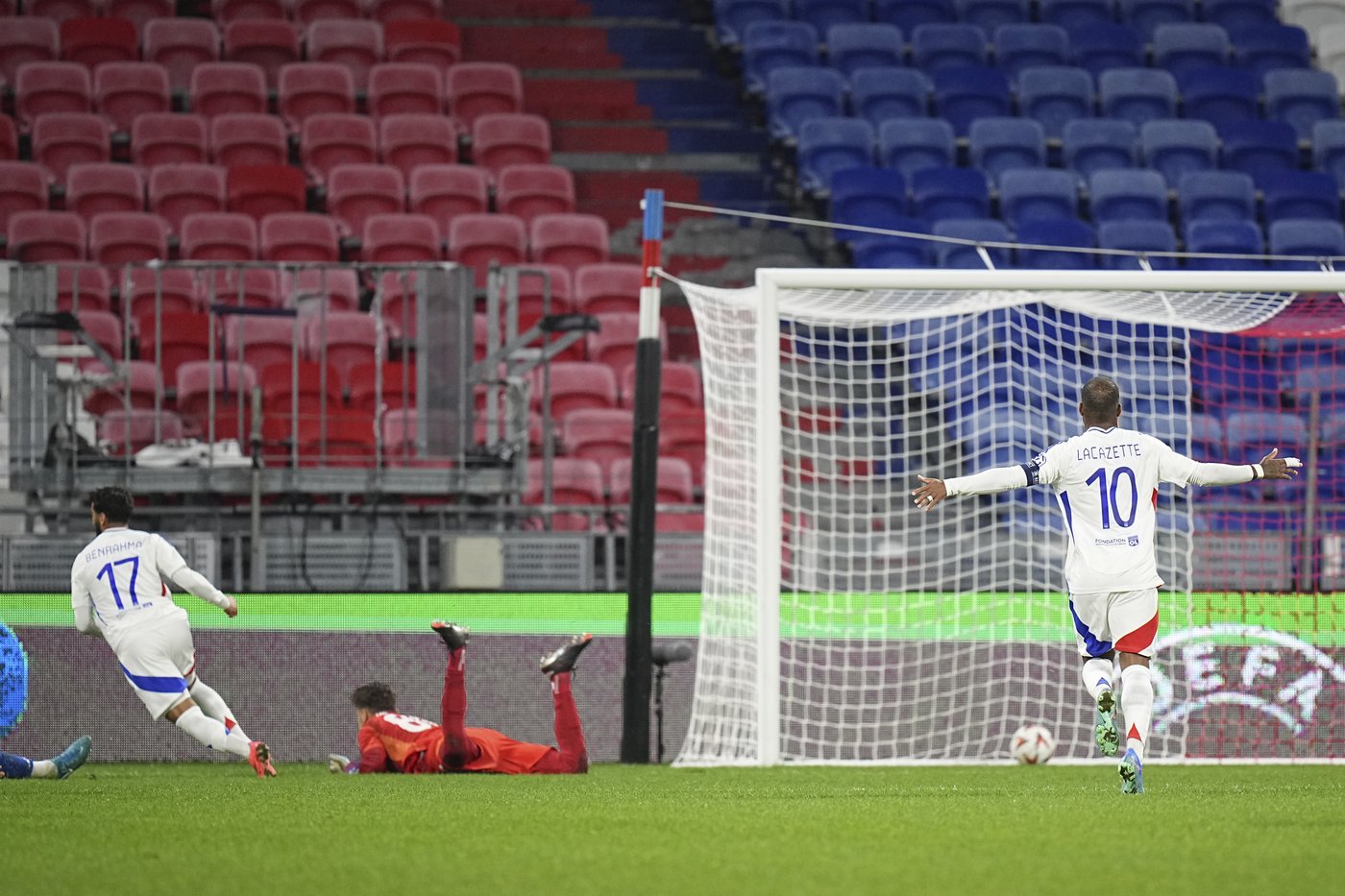 Tottenham overcomes early red card to post 3-0 win in revamped Europa League | iNFOnews.ca Tottenham overcomes early red card to post 3-0 win in revamped Europa League | iNFOnews.ca