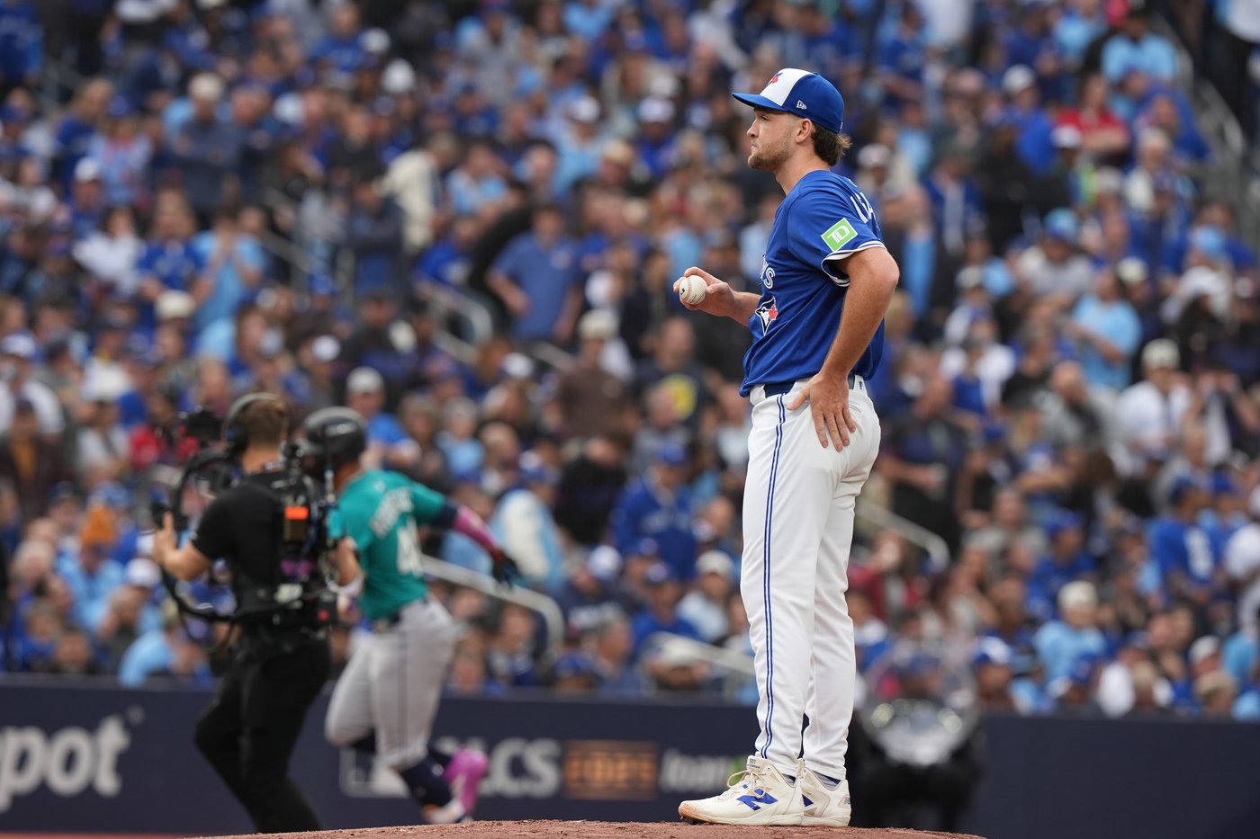 Blue Jays once again turn to rookie Trey Yesavage for must-win ALCS Game 6 | iNFOnews.ca
