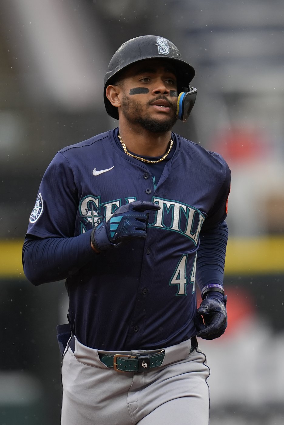 Julio Rodríguez scratched from Mariners' lineup with back tightness, day to day | iNFOnews.ca