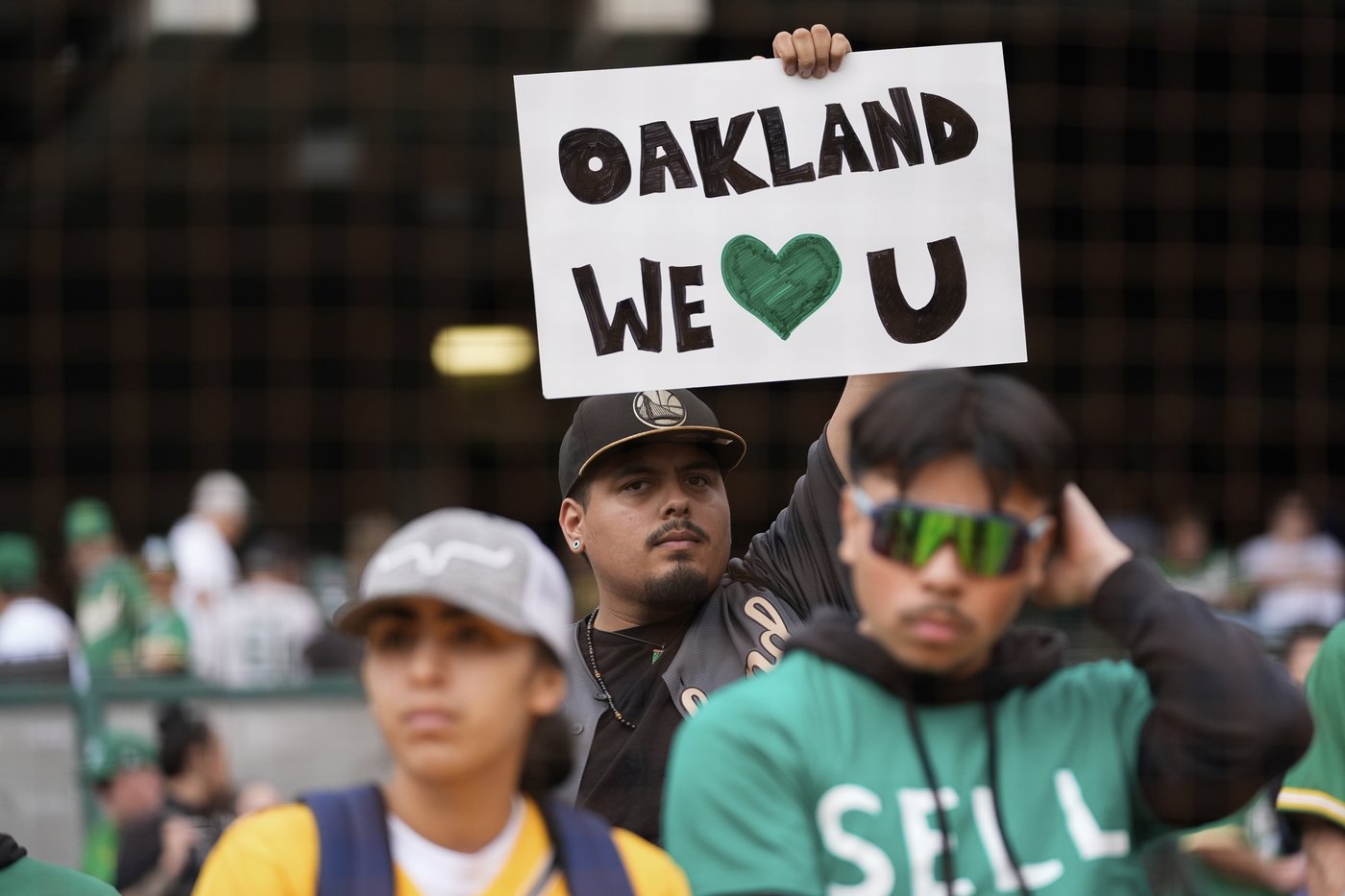 Athletics bid emotional farewell to Oakland Coliseum that they called home since 1968 | iNFOnews.ca