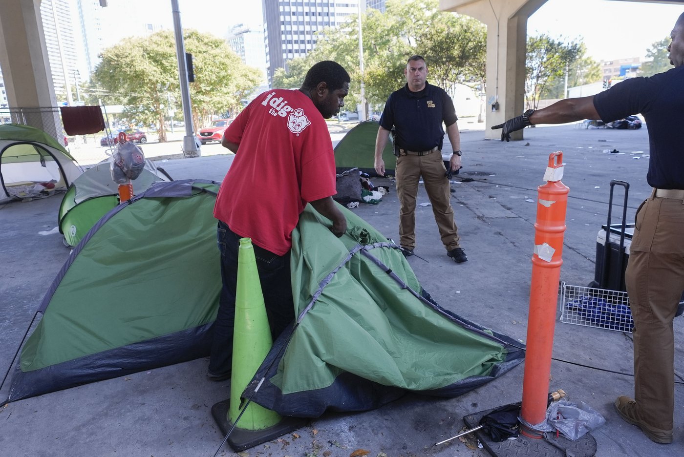 Before Taylor Swift show in New Orleans, a homeless encampment is forced to move | iNFOnews.ca