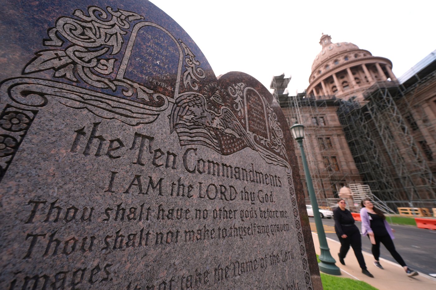Faith leaders and families sue to block Texas' new Ten Commandments in schools law | iNFOnews.ca