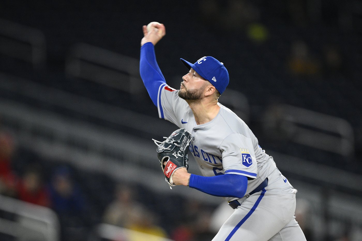 Royals seize on throwing error in 10th to beat Nationals 1-0 and hold on to 2nd AL wild card | iNFOnews.ca Royals seize on throwing error in 10th to beat Nationals 1-0 and hold on to 2nd AL wild card | iNFOnews.ca