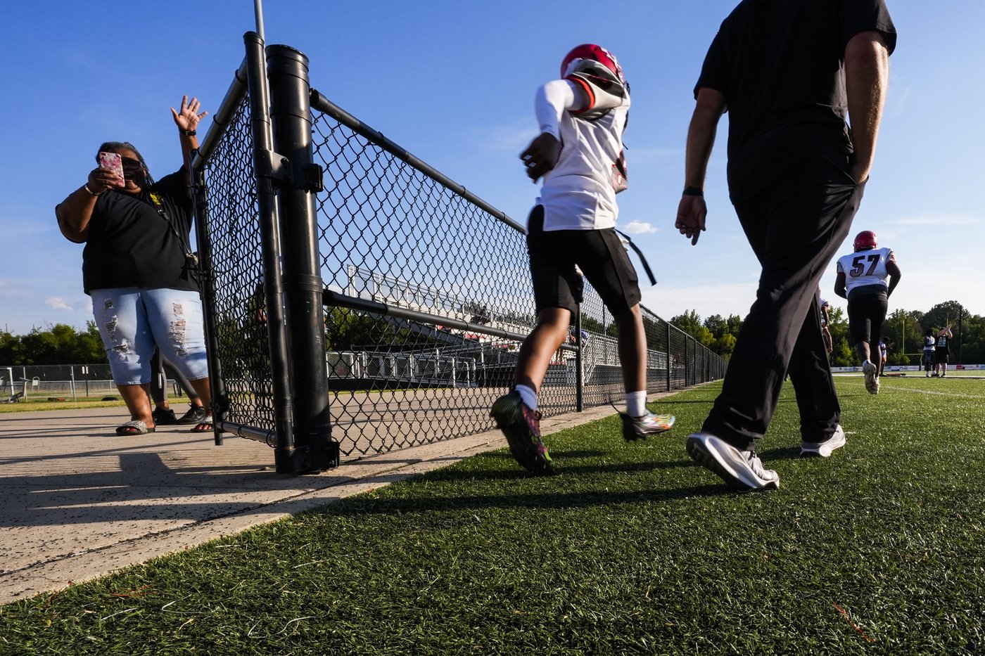Takeaways from AP report on risks of rising heat for high school football players | iNFOnews.ca Takeaways from AP report on risks of rising heat for high school football players | iNFOnews.ca