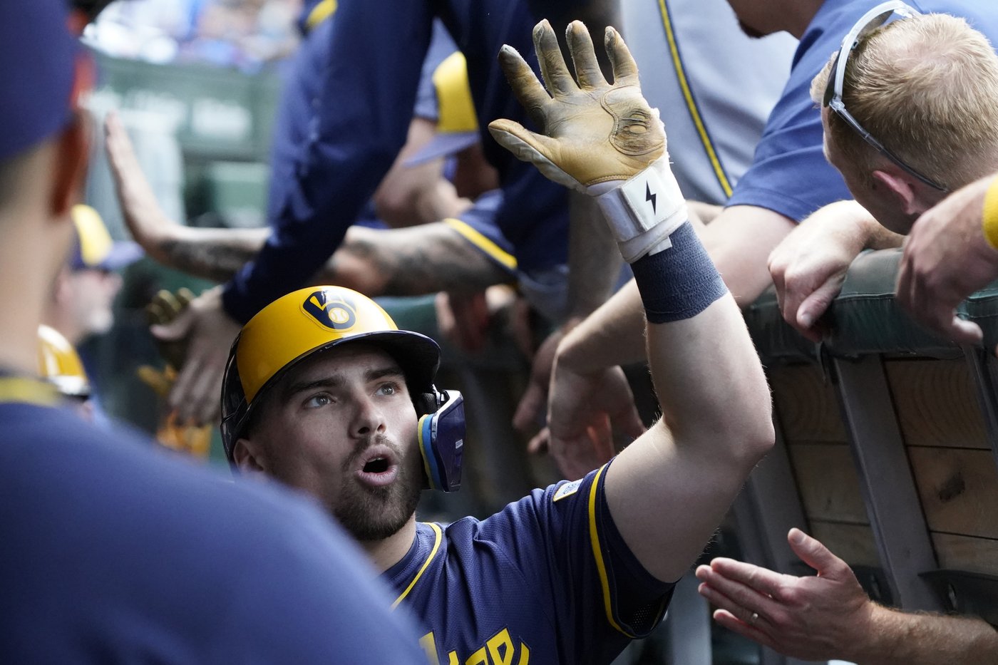 Brewers rookie Durbin, a Chicago-area native, hits home run in 'homecoming' at Wrigley Field | iNFOnews.ca