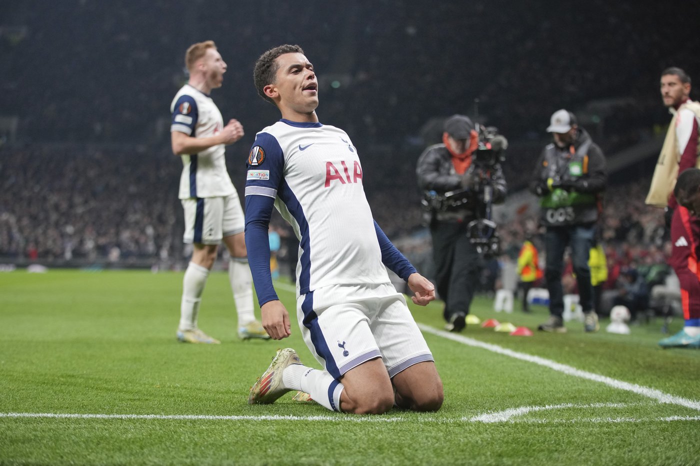 Hojlund scores 2 for Man United to give Amorim winning home debut in Europa League | iNFOnews.ca Hojlund scores 2 for Man United to give Amorim winning home debut in Europa League | iNFOnews.ca